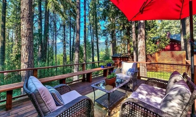 Plumas Eureka Estates Cabin | NEW Modern Cozy Cabin w/Spectacular Deck