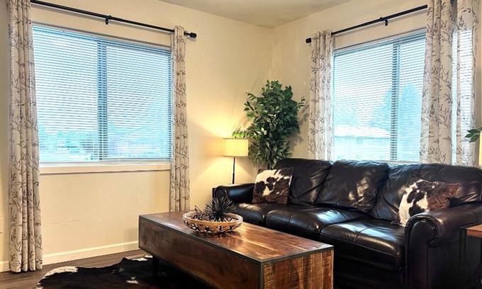 Spokane Valley Apartment | NEW, modern, King Bed, wifi, FREE Parking, Trails