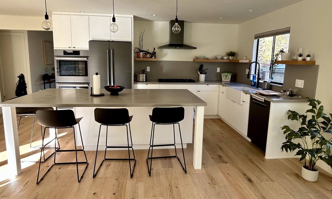 Napa House | NEW - Modern, Light-filled Sanctuary in the Heart of Napa!