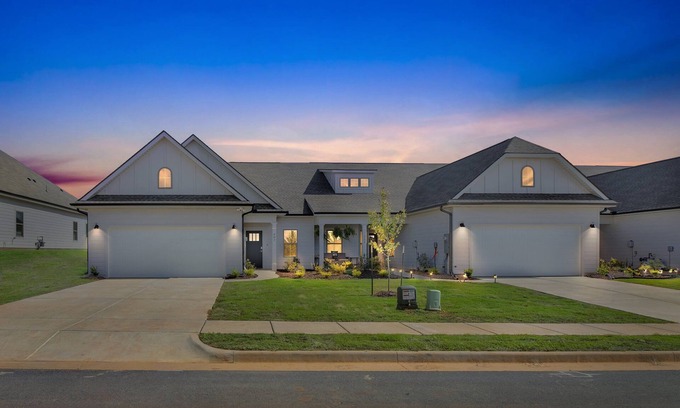 Normal House | NEW! Modern Nest - Huntsville Hideaway