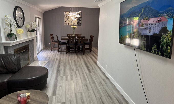 Fair Oaks House | NEW modern, spacious, beautiful