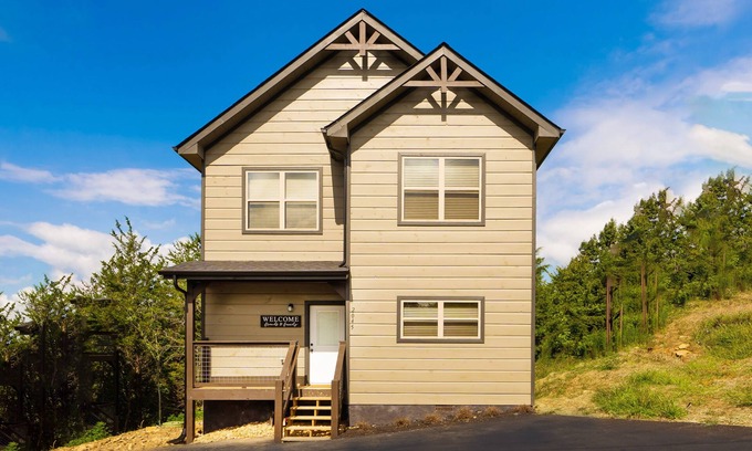 Sevierville Cabin | New mountain view cabin! Tucked away yet short drive to attractions