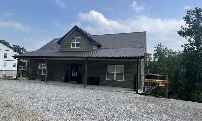 Lindseyville House | NEW Nolin Lake - Mammoth Cave area, Lake Front with Lake Access Lake Home