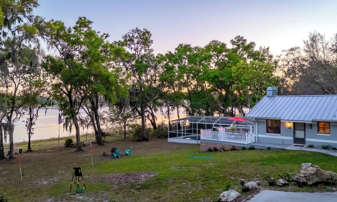 Dunnellon House | New!Oasis villa - lake View &pool near FL springs