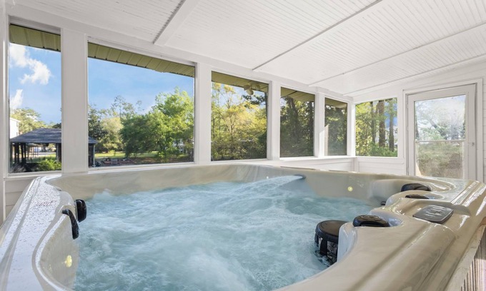 Fairhope House | New! PacMan/Firepit/Pet Friendly- Hot Tub March 2025! Sleeps 9