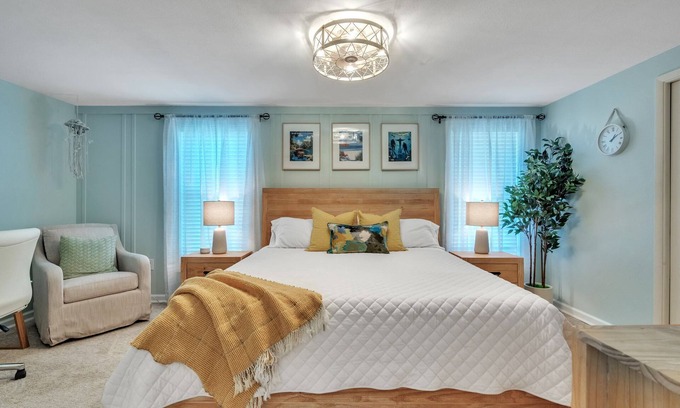 Bradenton House | NEW! Peaceful 2 Bedroom House in Quite Neighborhood near AMI