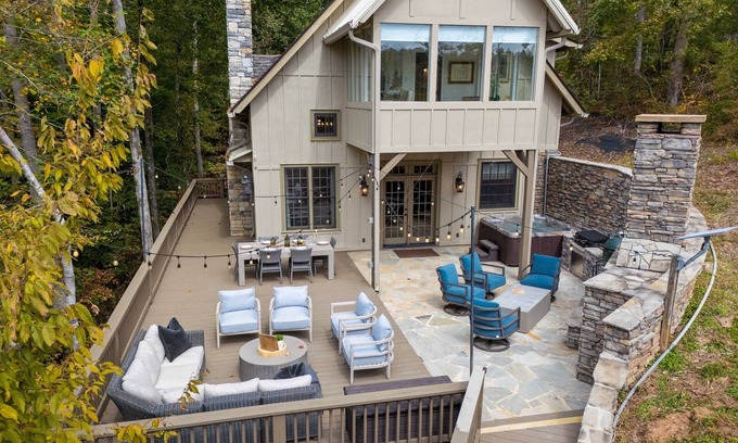 Wedowee House | New - Peaceful Lake House, Hot Tub & Private Dock!