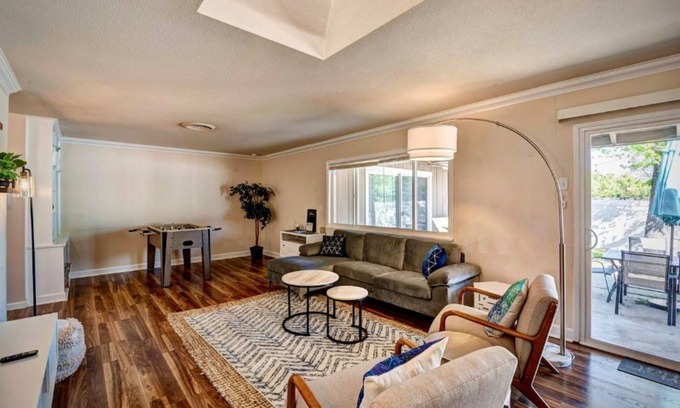 Redding House | ✨ *NEW* Peaceful Modern Retreat w/BBQ 🍗 Pool 🌊 Foosball ⚽️