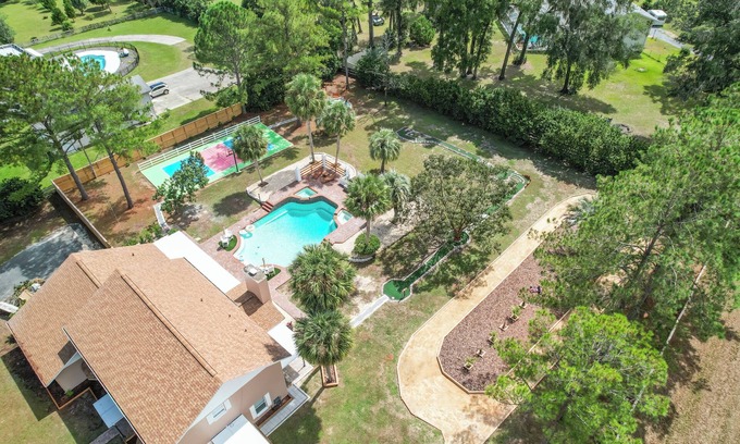 Candler House | NEW! Pickleball Arcade Racetrack Pool Golf Firepit