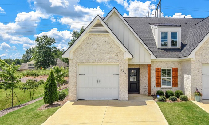 Auburn - Opelika House | NEW! Plains Getaway In Auburn, 3BR/3BA townhome that sleeps 8 w/EV Charger!