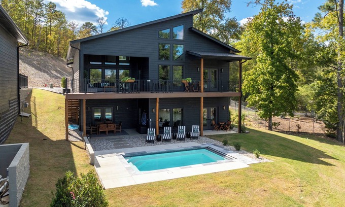 Hot Springs House | NEW~ Private Pool~Movie Room~Lake Hamilton~Boat Dock