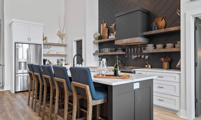 Hot Springs House | NEW~ Private Pool~Movie Room~Lake Hamilton~Boat Dock