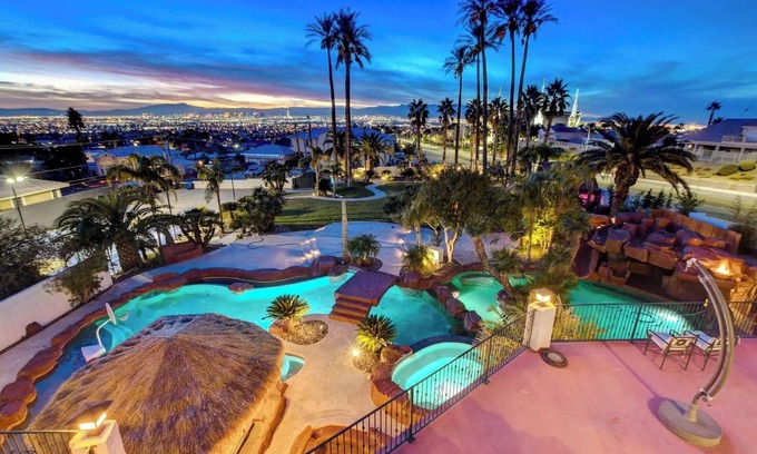 Sunrise Manor Villa | NEW: Private Resort-Style! Waterslide, Tiki, Sports Court, City Views ⭐️⭐️⭐️⭐️⭐️