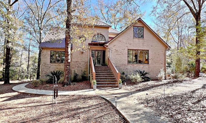 Daphne House | New Property Alert! Check out this MASSIVE Luxury House. Pet Friendly!