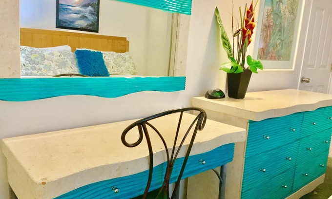 Honolulu Condo | NEW RATE! Very Uniqe 3 Min. walk to most popular section of Waikiki Beach.