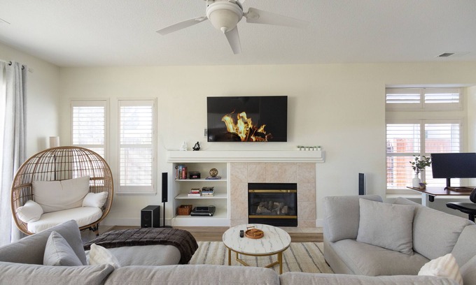 Reno House | NEW Roomy Upscale, Mt. Rose Ski/Tahoe 25-Min, XL Sofa and 2 Work Desks