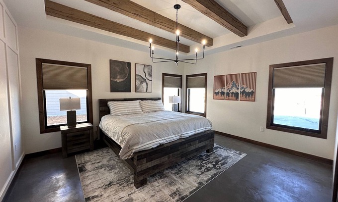 Red Lodge House | New! Rustic Modern Gateway to the Palisades