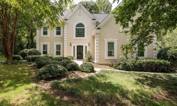 Norcross House | NEW Southern Charm ATL 4 Bdr/3 Bath Executive Home