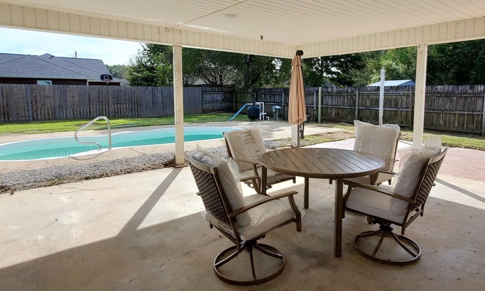 Ocean Springs House | NEW! Spacious 3bd/2ba home with pool! Sleeps 8