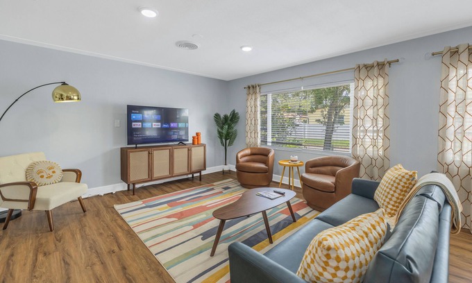 St. Petersburg - Clearwater Apartment | New! St Pete Uptown Funk Near Downtown