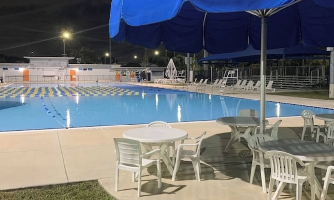 North Miami Beach Apartment | NEW STAR 2/Fantastic family oriented and mins away from the beaches