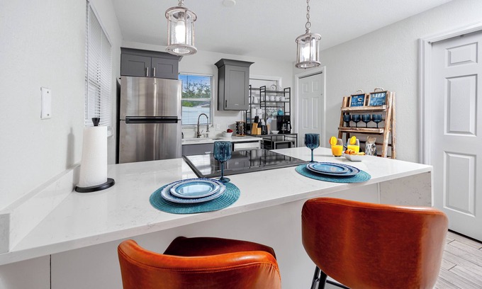 New Port Richey House | NEW Steps to Downtown 7 Mins to Beach + Parking