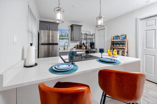 New Port Richey House | NEW Steps to Downtown - 7 Mins to Beach & Free Parking