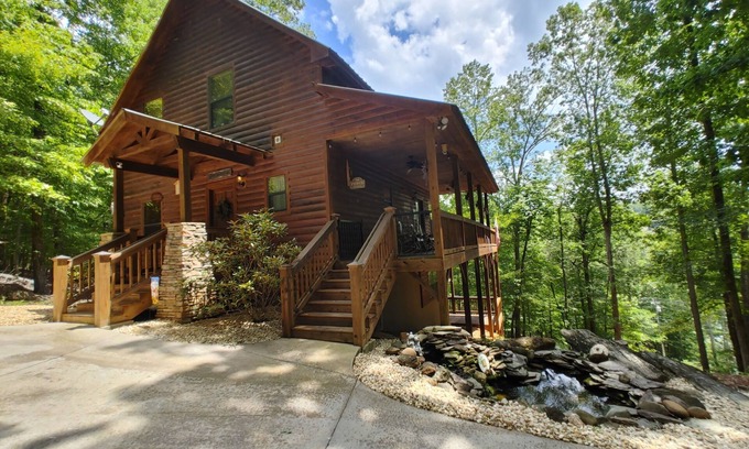 Sautee Nacoochee Cabin | New! Stunning Cabin just Minutes to Helen