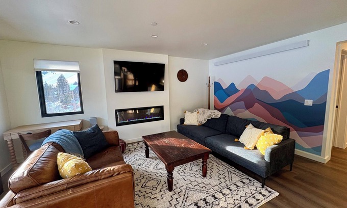 Warm Springs Condo | New & Stylish 2 bedroom condo with great views. Close to downtown & ski lifts