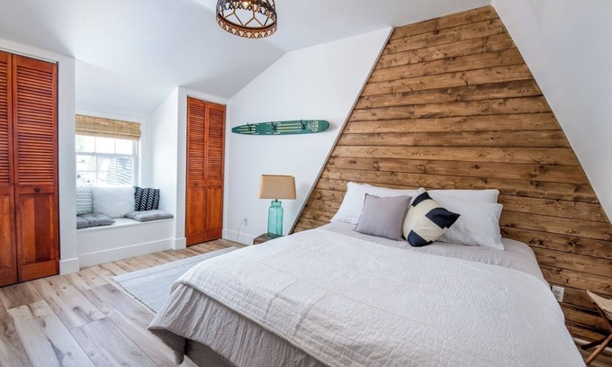 Russells Point Cottage | NEW! ❤️ The Pointe House ❤️ LAKE VIEW and BOAT DOCK