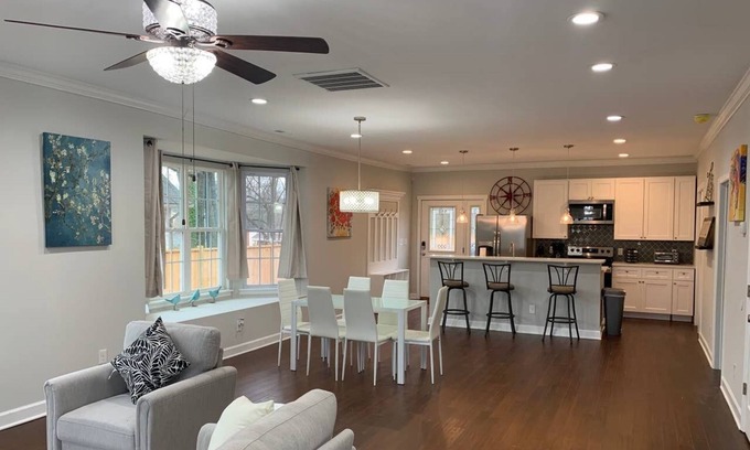 East Durham House | NEW "TheCraftsman" in Downtown Durham near DUKE!