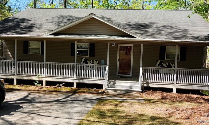 Wedowee House | New to the market, Quiet Cove, Pet FriendlynWhistling Dixie Lake Retreat 3bd/3ba