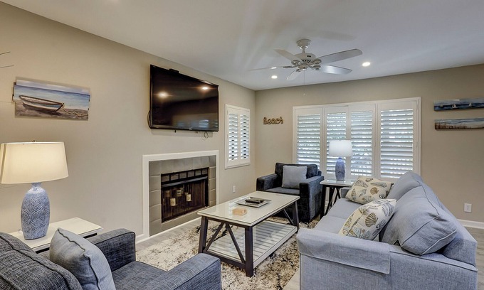 Shipyard Plantation Condo | New Updated Luxury 2 BR Beachwalk Condo Bikes & Beach Gear included