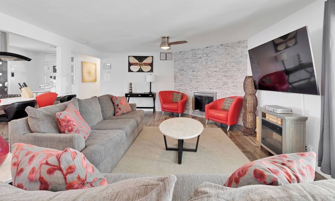 Rancho Oakey Villa | NEW! VEGAS DREAM: Pool, Spa, and Endless Fun & Games! 6MIN STRIP ⭐️⭐️⭐️⭐️⭐️