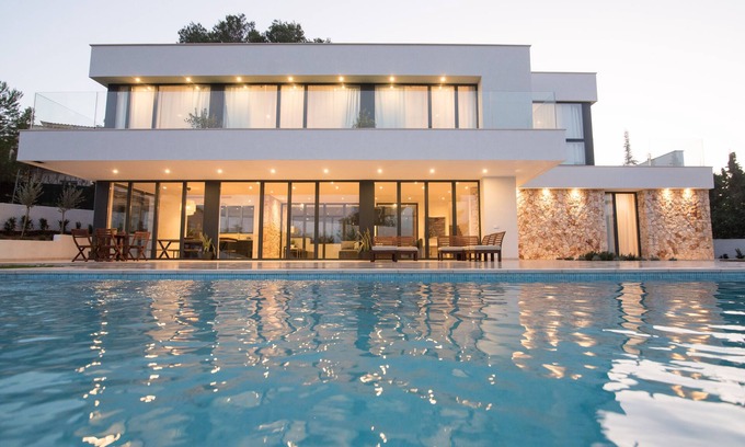 Santa Ponsa Villa | NEW VILLA CLOSE TO THE BEACH WITH LARGE POOL AND GARDEN. SEASONAL RENTAL