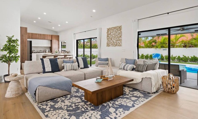 Richmond West Villa | NEW Villa Paradise Lux Gem Pool Game Room