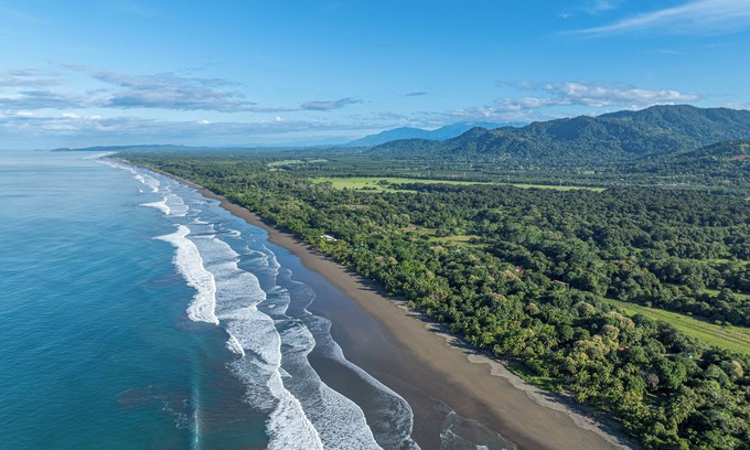 Playa Matapalo House | New Villa! well-appointed home-3 min walk to beach, near Manuel Antonio Quepos