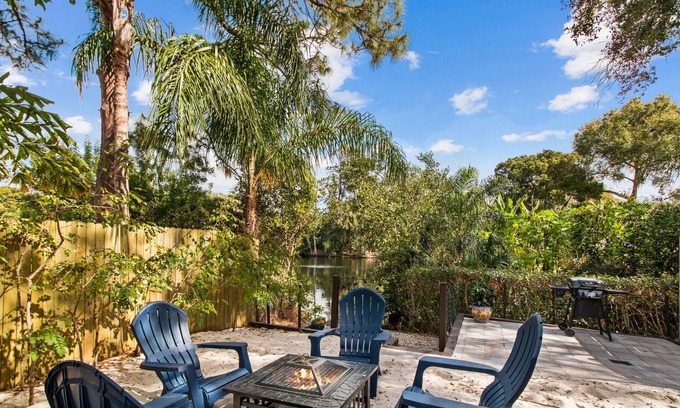 Crystal Beach House | *NEW* Walk to Crystal Beach Pier! Renovated 2 BR!