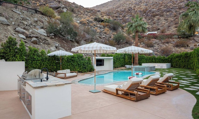 The Mesa House | NEW-Welcome to the Mesa Racquet Club Estate