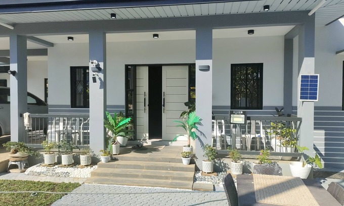 Alfonso House | New white and gray BIG house located in a nice quiet community.