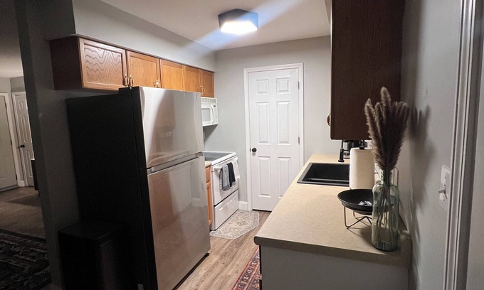 Evansville House | New York at Night: 3-bedroom house & 2 car garage