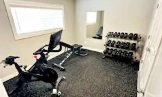 Newburgh House | Newburgh Newsie - 3BR, 2.5BA, Gym, Patio, New Construction in Amazing Location!