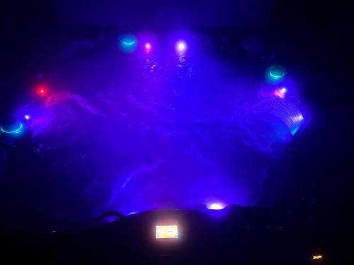 Weed House | Newer Cozy Guest Cottage with Saltwater Spa!