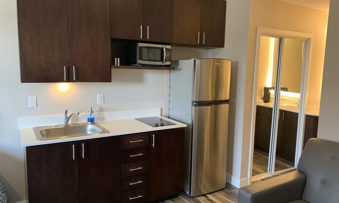 Mission Hills Hotel | Newer private Studio in a great location