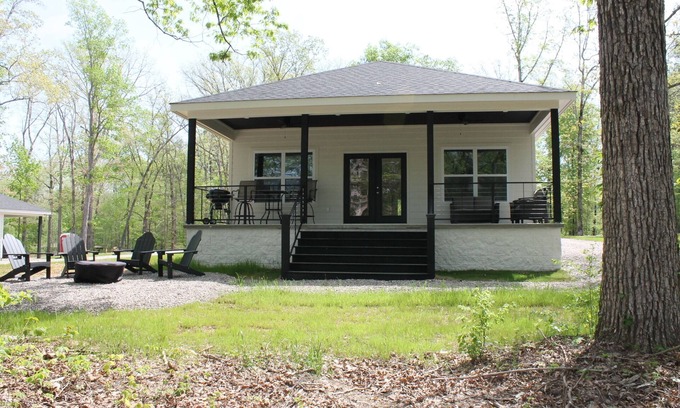 Pickwick Dam Ski Chalet | Newly built Chalet on State Park Golf Course 5 min from Pickwick Lake!