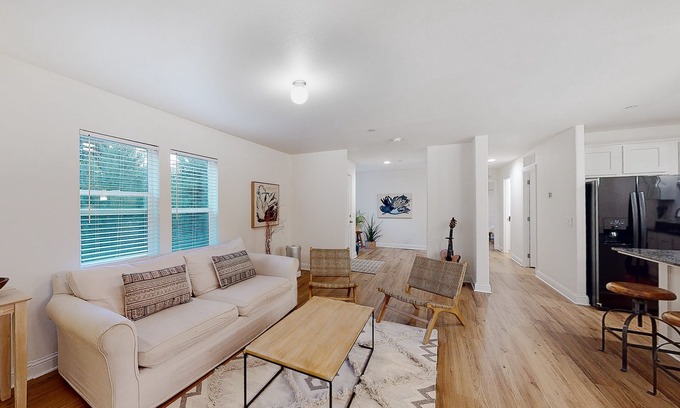 Freestone House | Newly built home on 9 acres with deck & aviary - close to town & great wineries