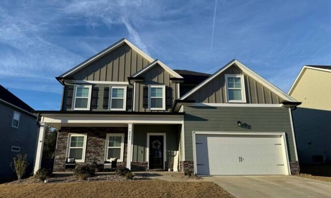 Grovetown House | Newly built home with modern decor and spacious rooms for entertaining!