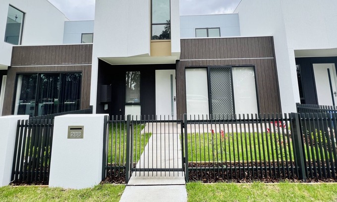Austral House | Newly Built Modern 3 Br Home in Austral