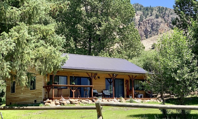 Gardiner Cabin | Newly built Sage Cabin -4 miles from YNP & Hot Springs in 13 acre horse ranch.