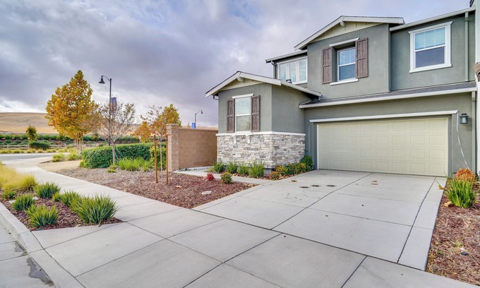 Tracy House | Newly Built Tracy Home w/Backyard + Pool Access!